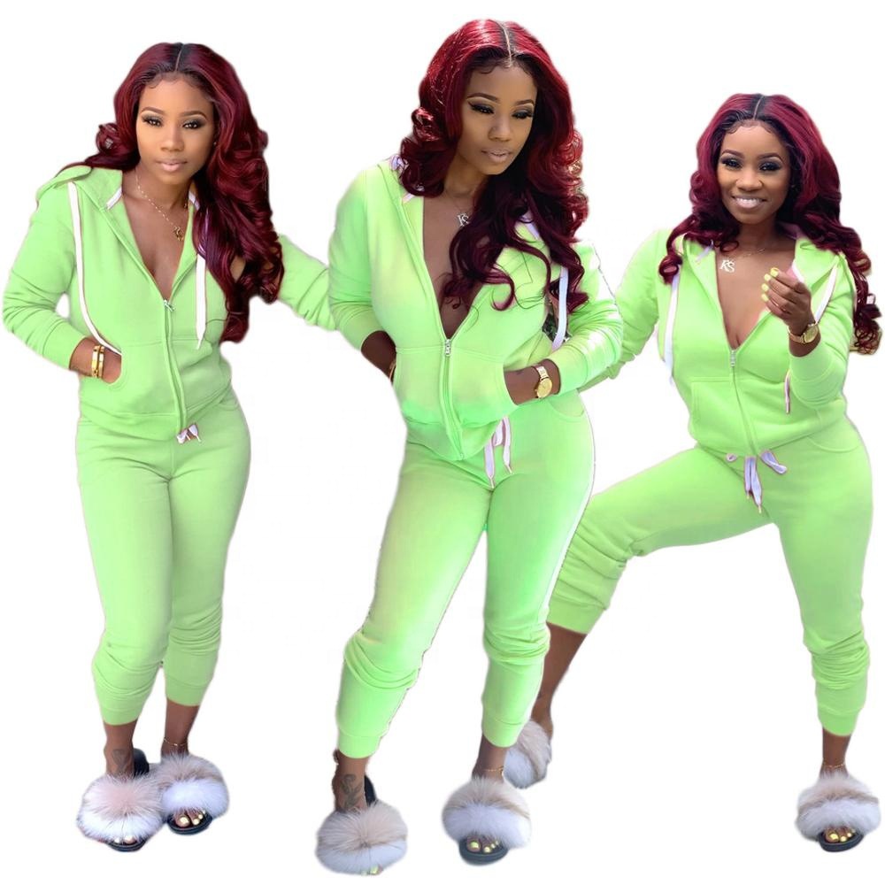 Conjunto Esportivo Feminino de - Monochrome Suit Set avaliação e preço